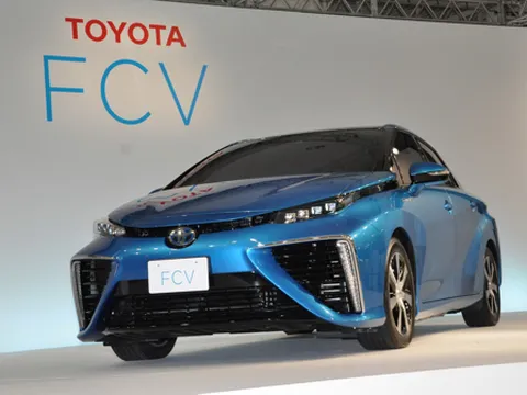 Toyota ra mắt FCV, xe chạy bằng pin nhiên liệu